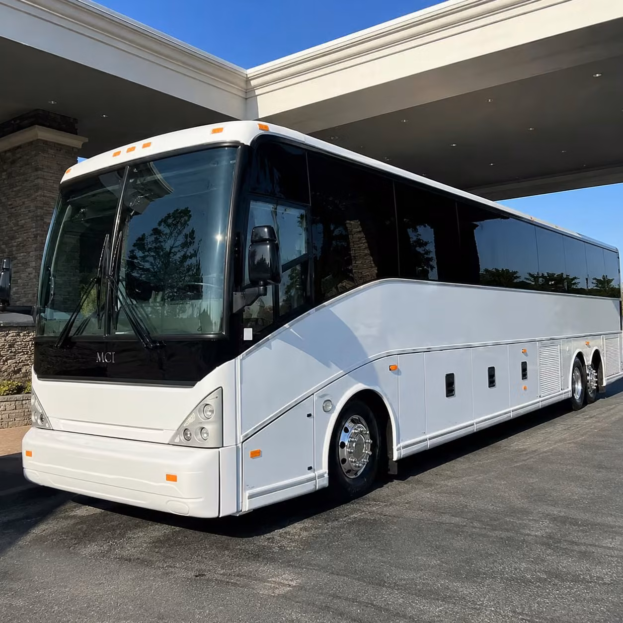 charter buses and minibuses for large detroit prom groups and school transportation
