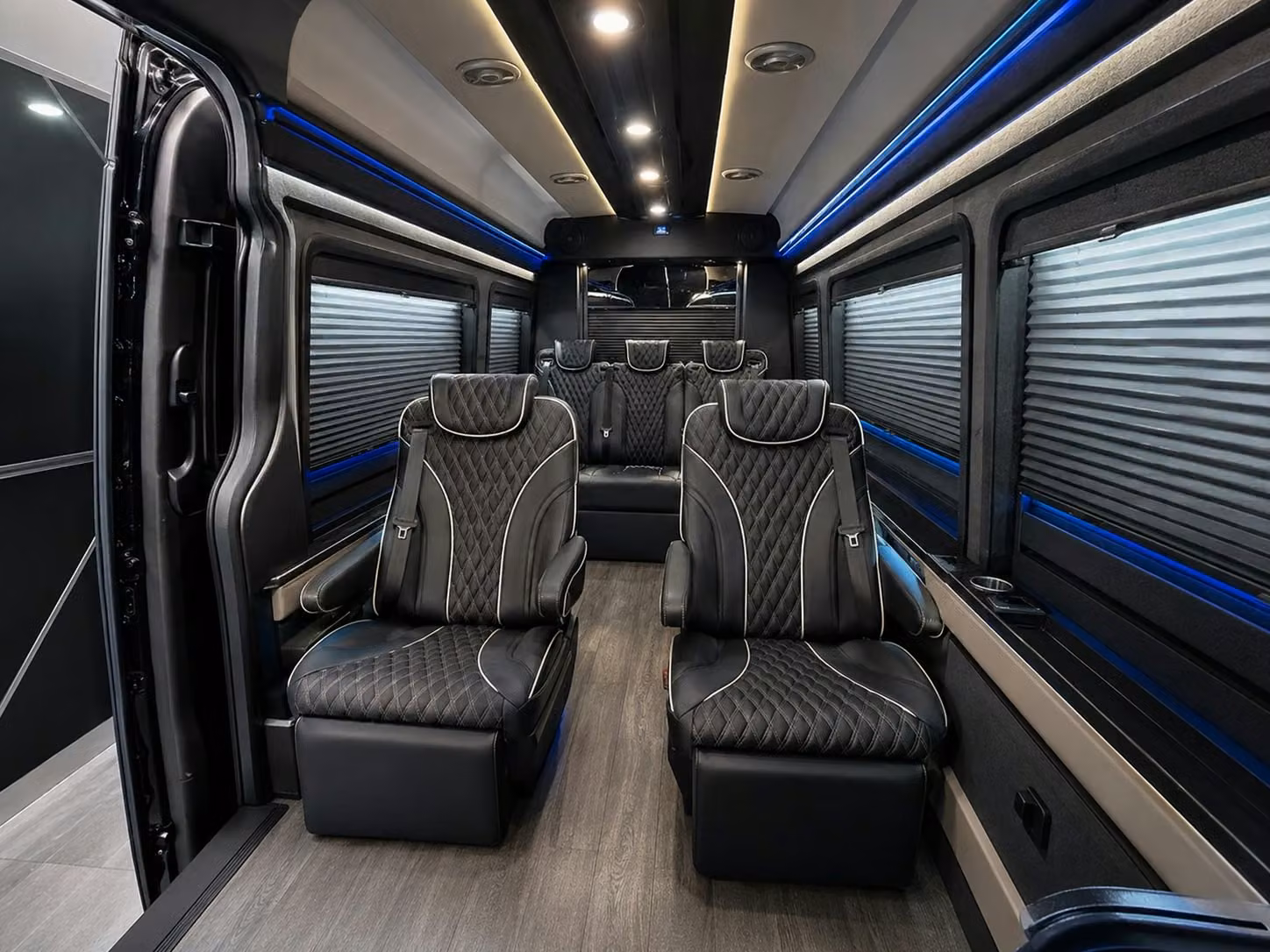 charterbusrentaldetroitmi com helps you plan corporate and convention airport shuttles in detroit