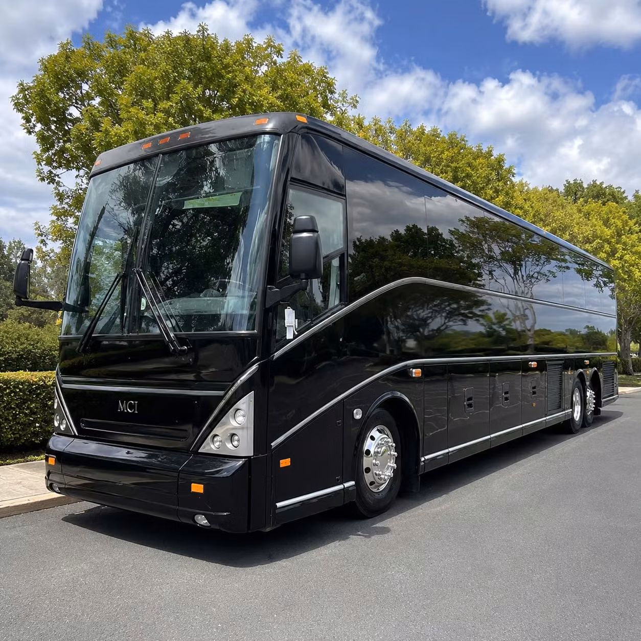 detroit charter bus rental exterior