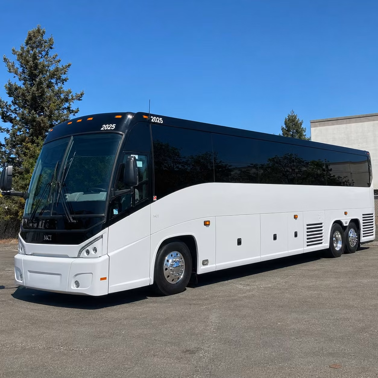 multi day charter bus rentals for detroit groups heading anywhere in north america